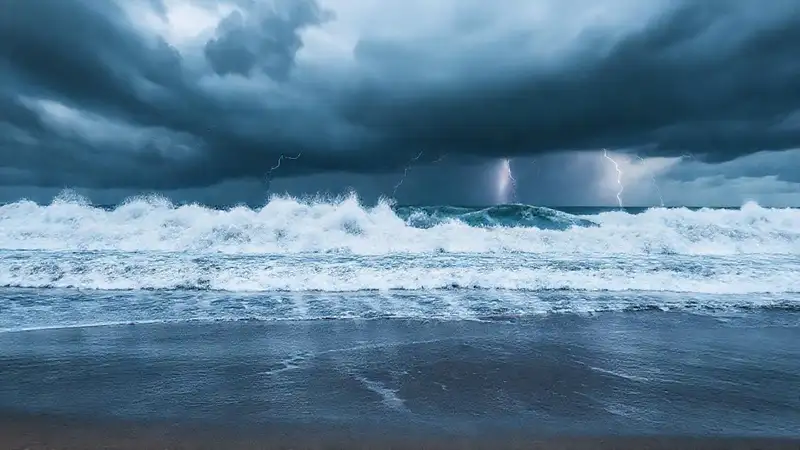 El mar tormentoso pinta un drama visual